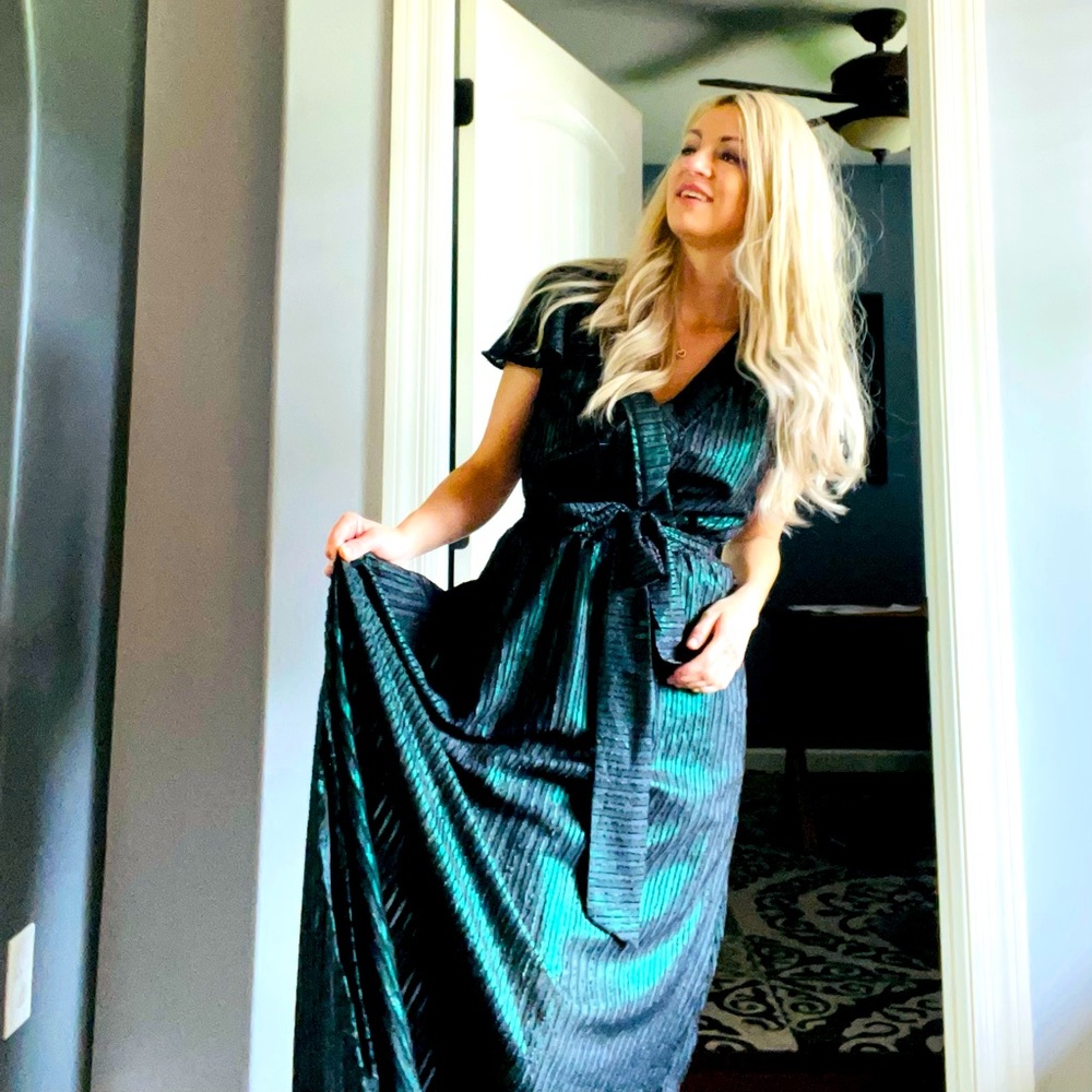 Modcloth metallic flutter sleeve maxi dress medium